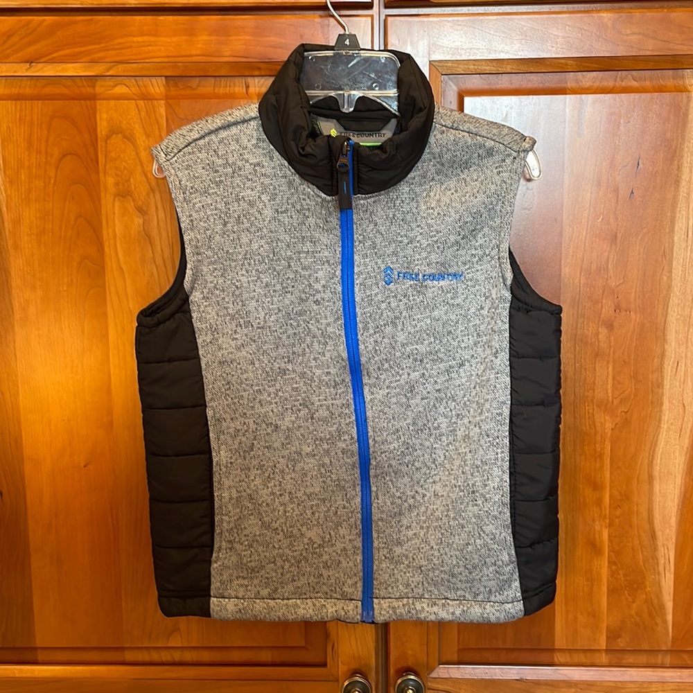 Youth Free Country Fleece Vest Size M